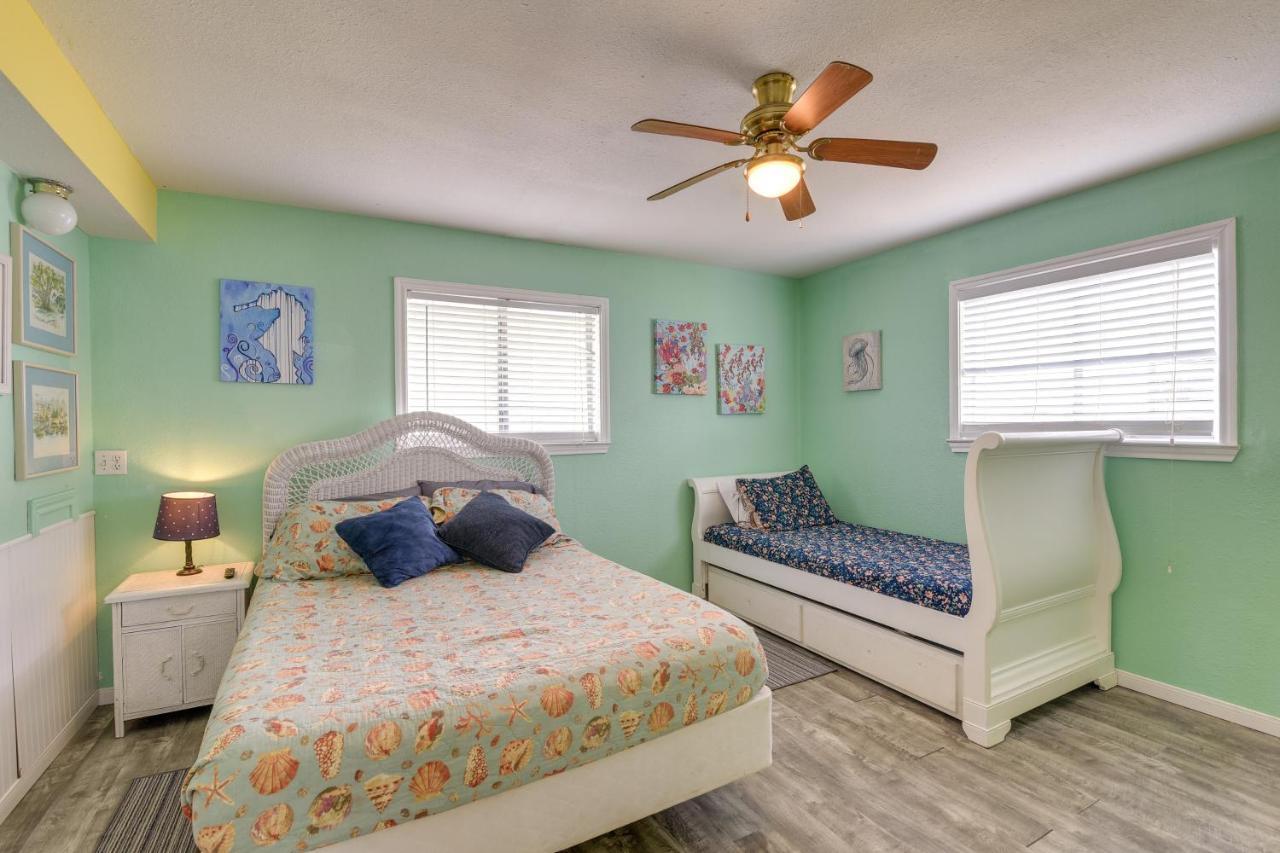 Surfside Beach Home With Deck 300 Feet To The Gulf! エクステリア 写真